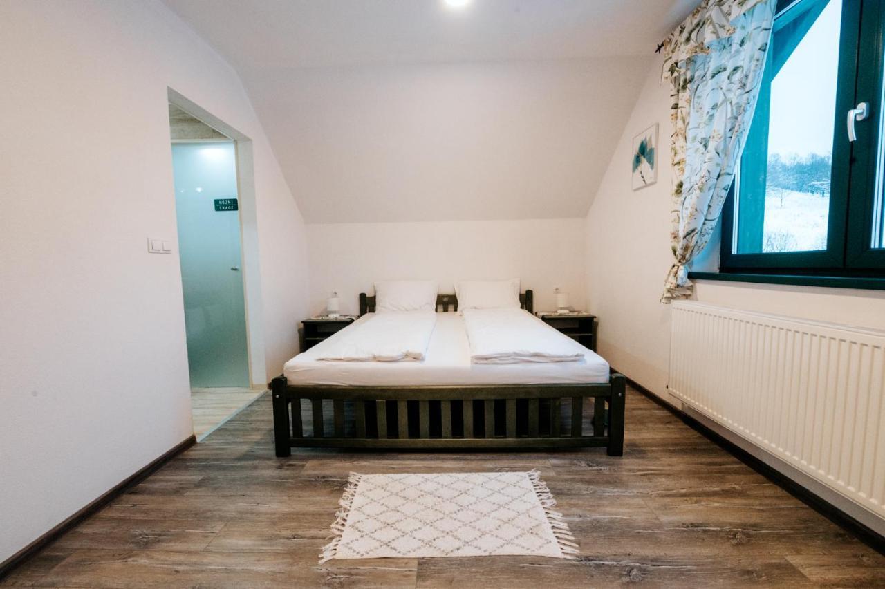 Kadarhaz Bed and Breakfast Vlahita Exteriör bild
