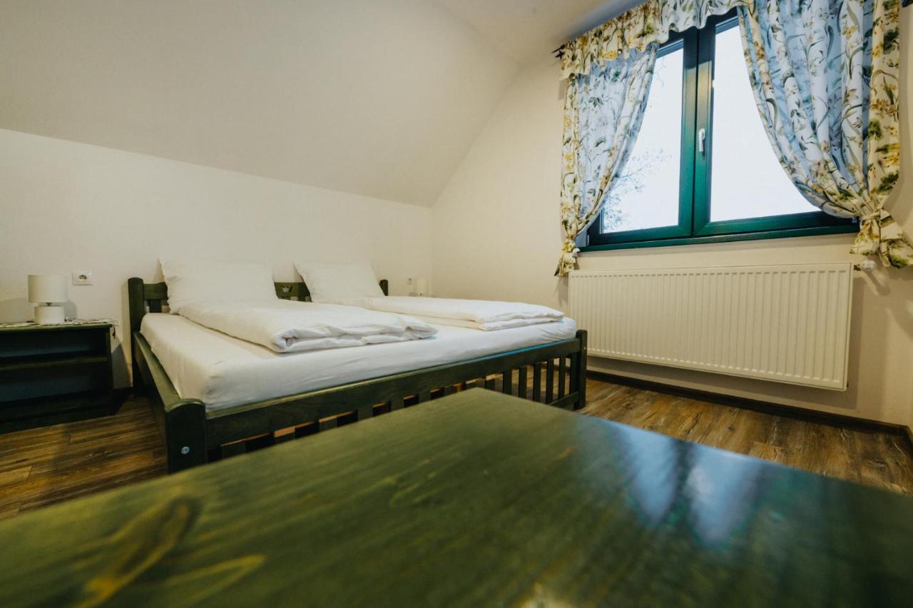 Kadarhaz Bed and Breakfast Vlahita Exteriör bild
