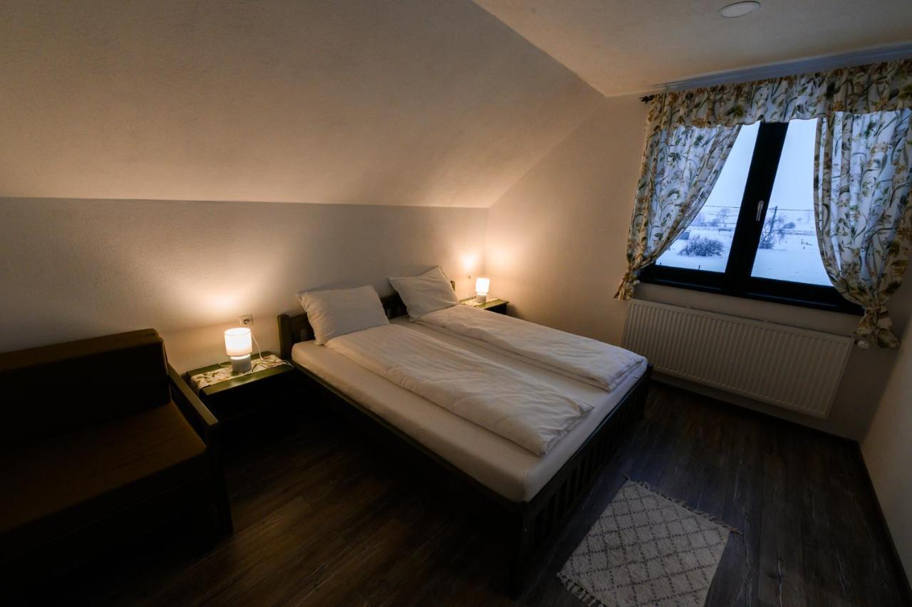 Kadarhaz Bed and Breakfast Vlahita Exteriör bild